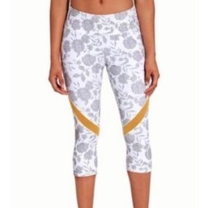 CALIA by Carrie Underwood Beautiful Floral Workout Athleisure Capri Leggings